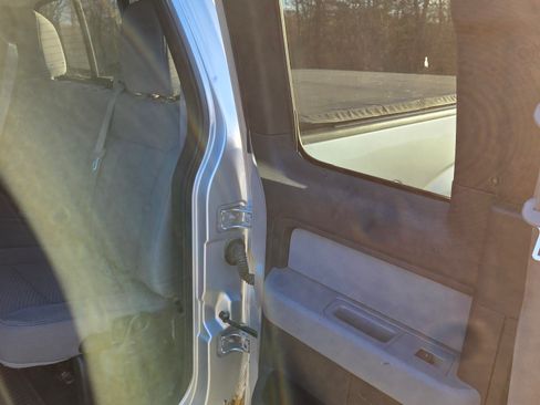 Used 2012 Ford F150 XLT w/ XLT Chrome Pkg image 8