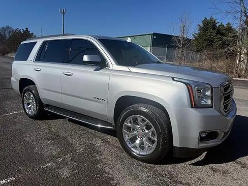 Used 2017 GMC Yukon SLE w/ SLE Value Package image 1