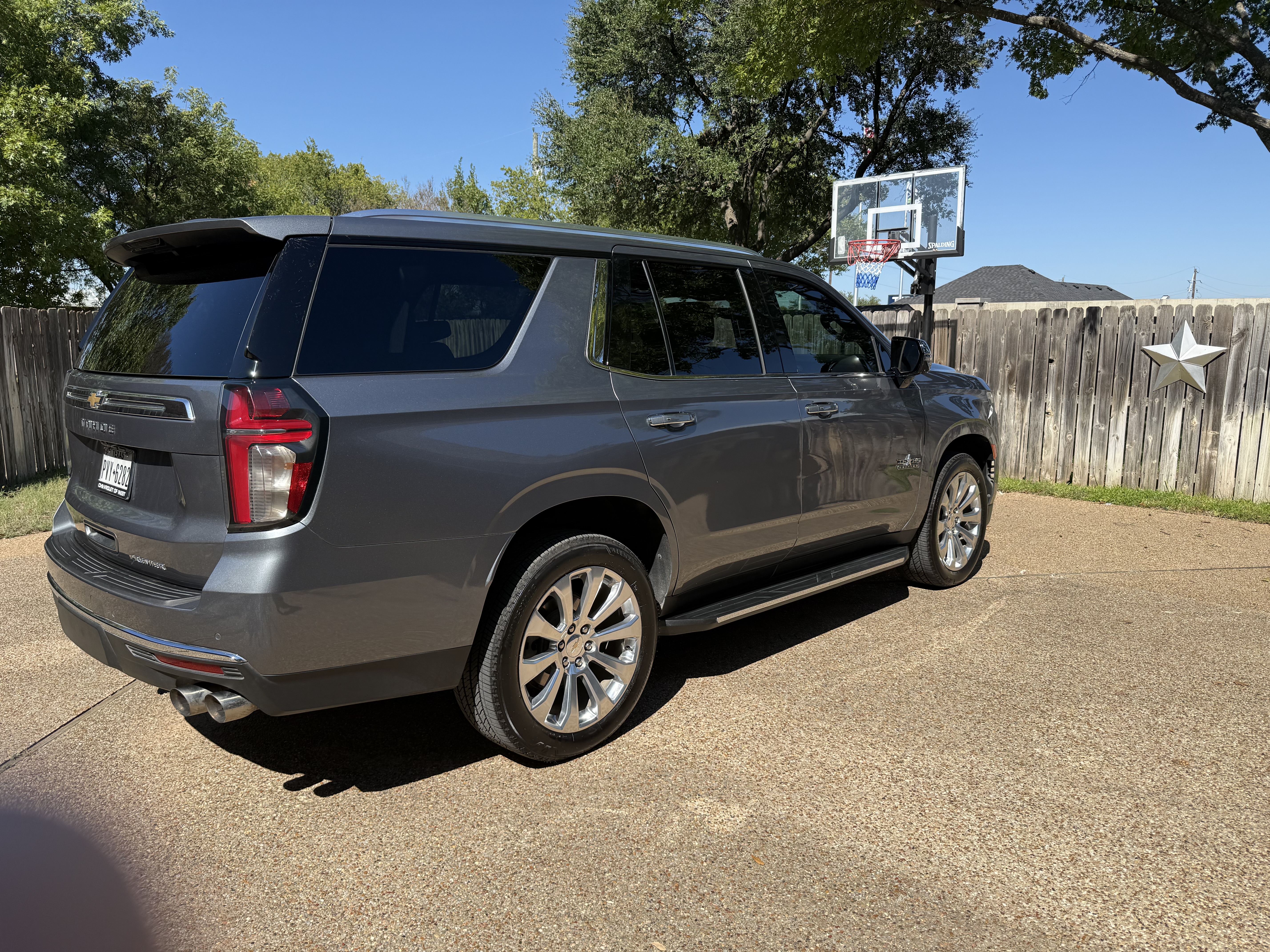 Used 2021 Chevrolet Tahoe Premier w/ Premium Package RWD image 4