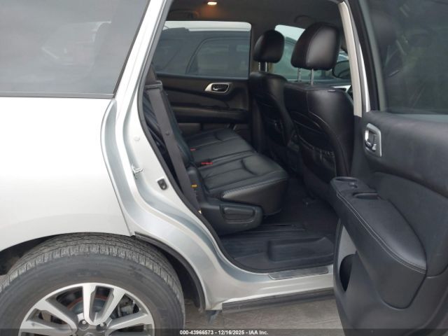 Used 2013 Nissan Pathfinder SL w/ Trailer Tow Pkg FWD image 6