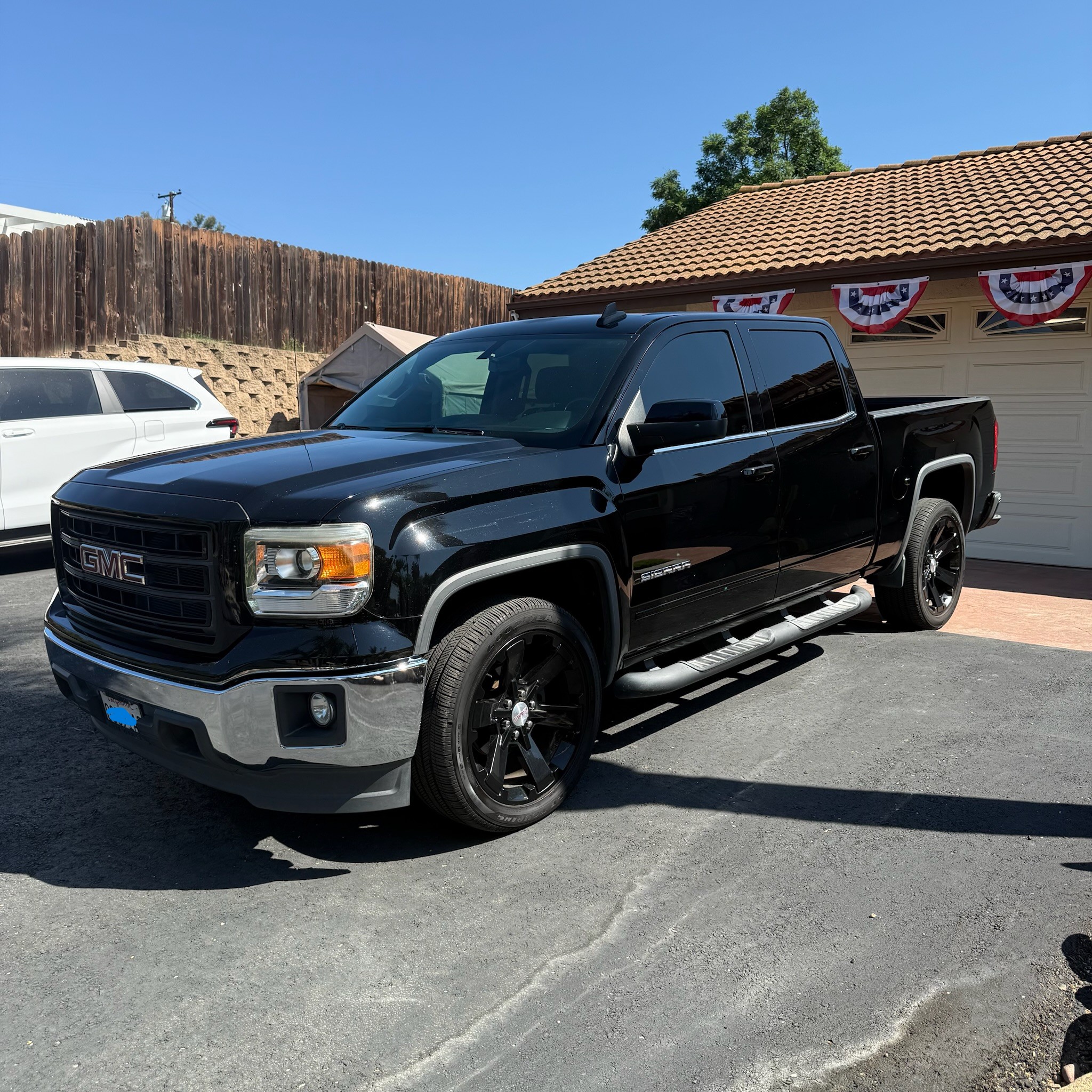 Used 2015 GMC Sierra 1500 SLE w/ SLE Value Package RWD image 1