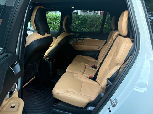 Used 2023 Volvo XC90 T8 Ultimate w/ Lounge Package image 17