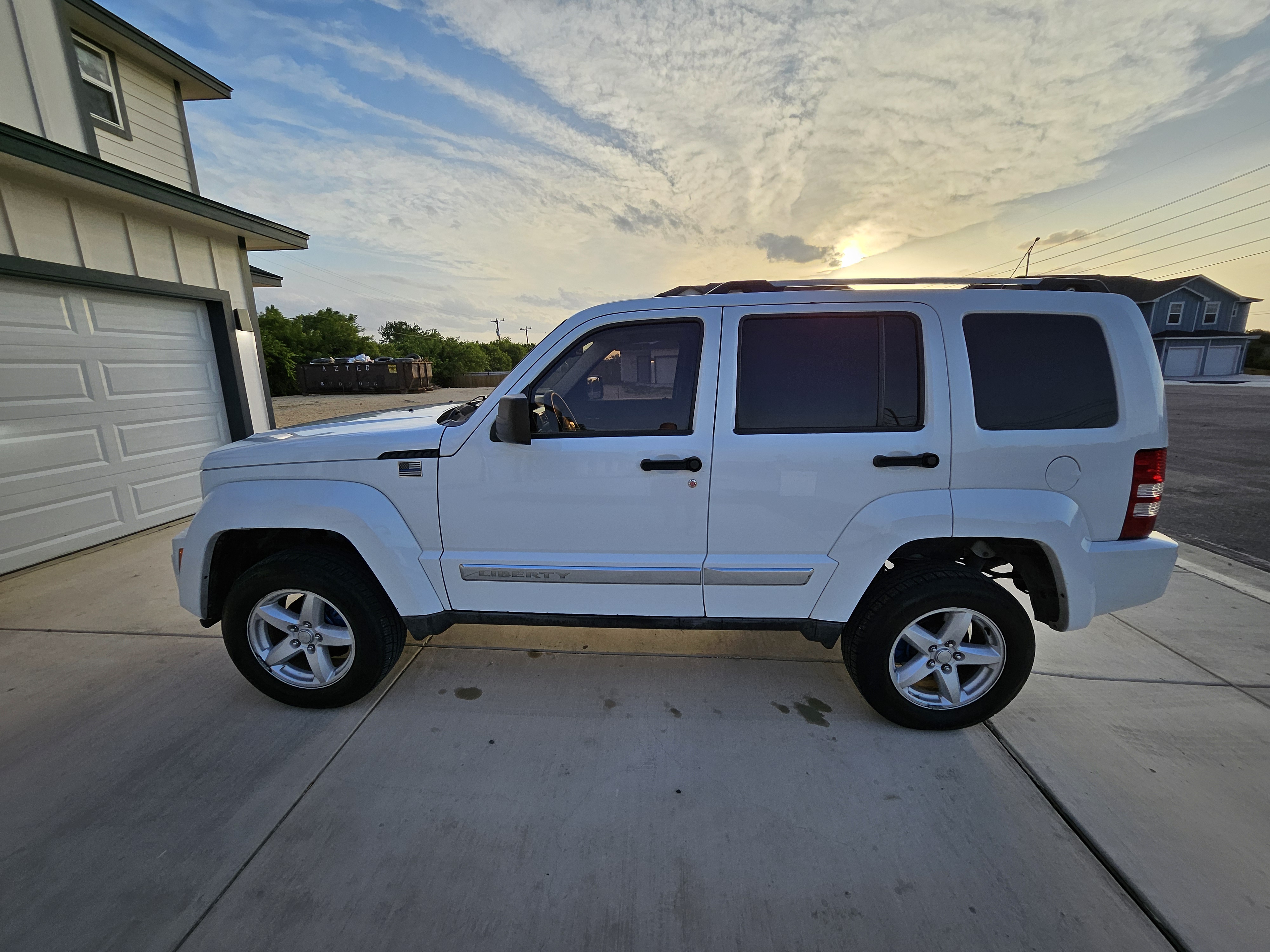 Used 2012 Jeep Liberty Limited RWD image 12