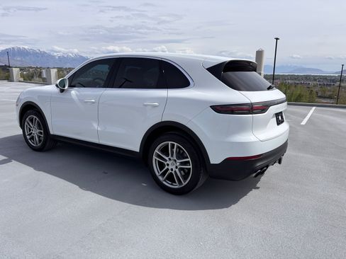 Used 2020 Porsche Cayenne AWD/4WD image 2