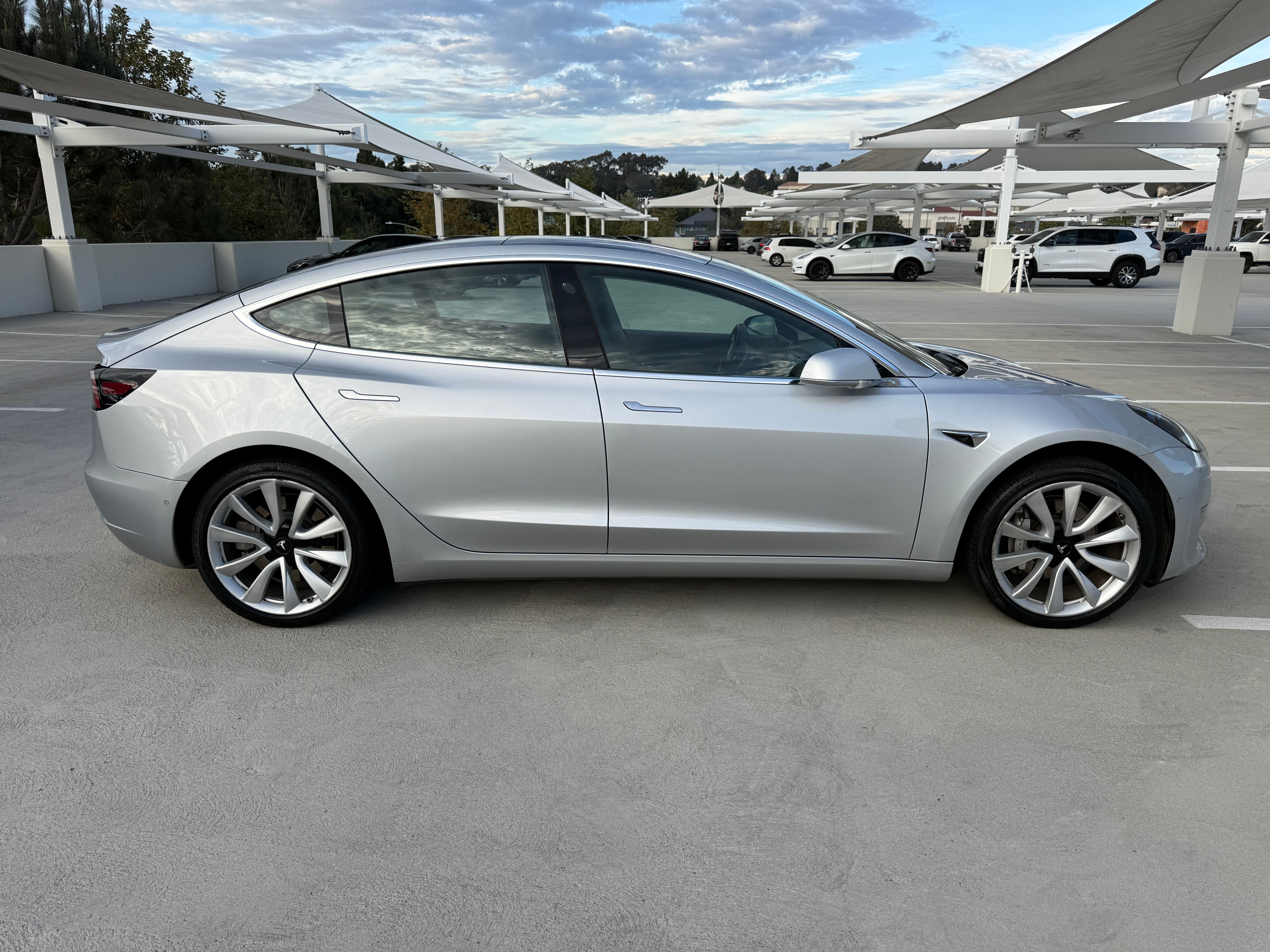 Used 2018 Tesla Model 3 Long Range RWD image 4