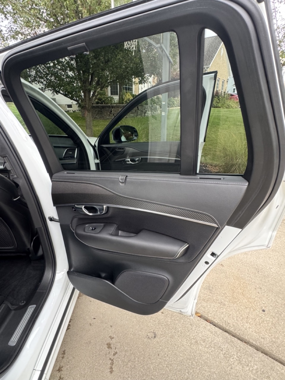 Used 2020 Volvo XC90 T6 R-Design w/ Advanced Package AWD/4WD image 29