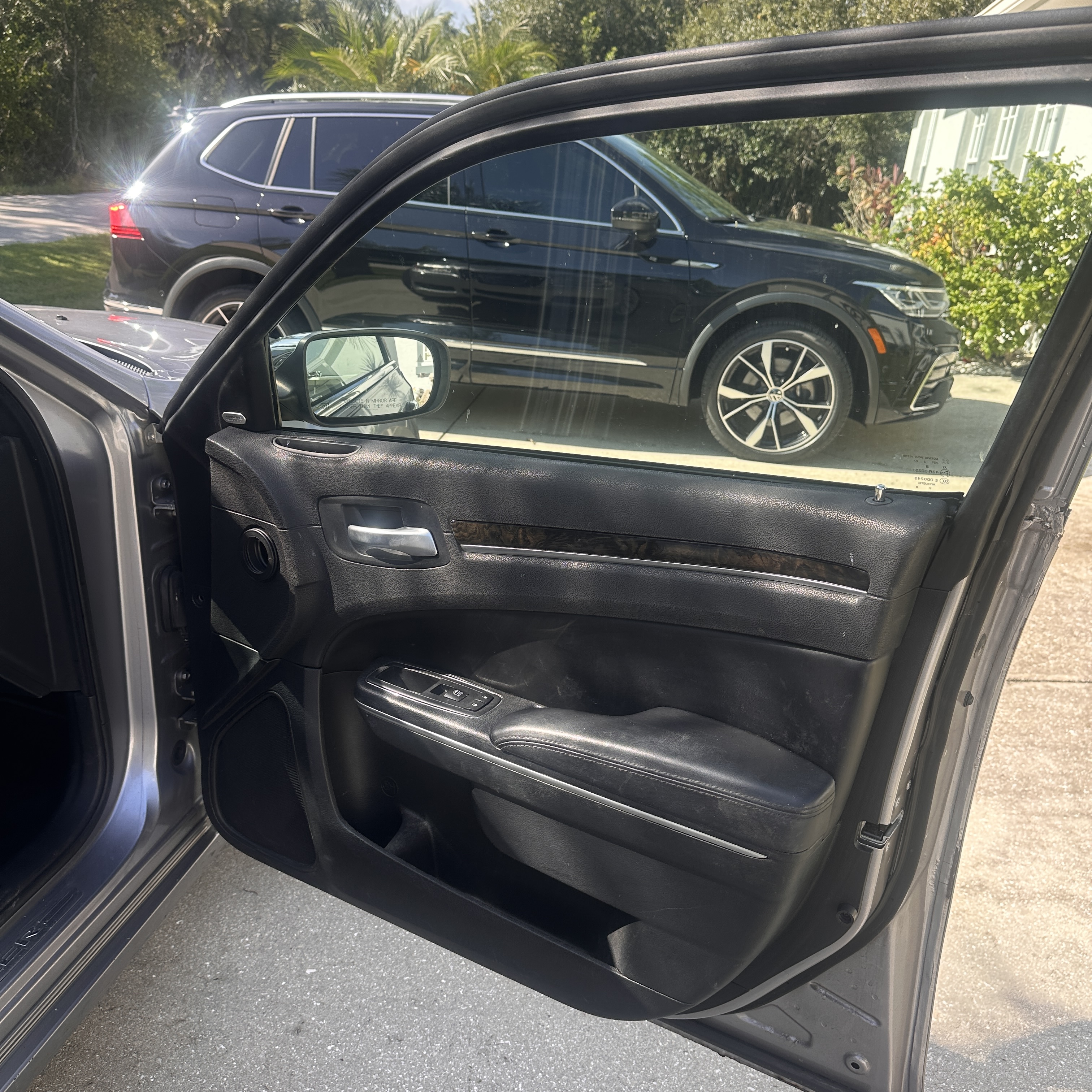 Used 2014 Chrysler 300 C RWD image 23