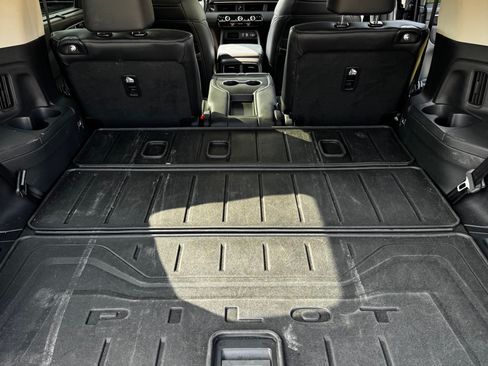 Used 2025 Honda Pilot Elite image 15