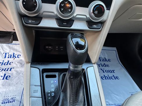 Used 2019 Hyundai Elantra SEL FWD image 18