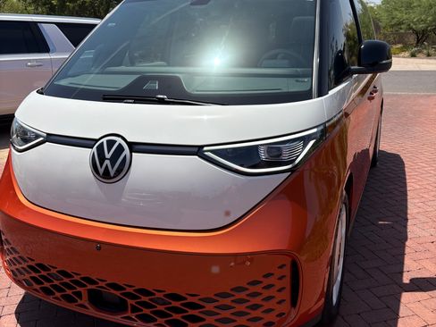 Used 2025 Volkswagen ID. Buzz 1st Edition AWD/4WD image 1