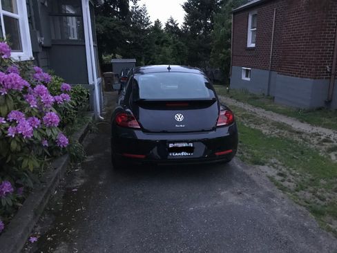 Used 2018 Volkswagen Beetle 2.0T S FWD image 4