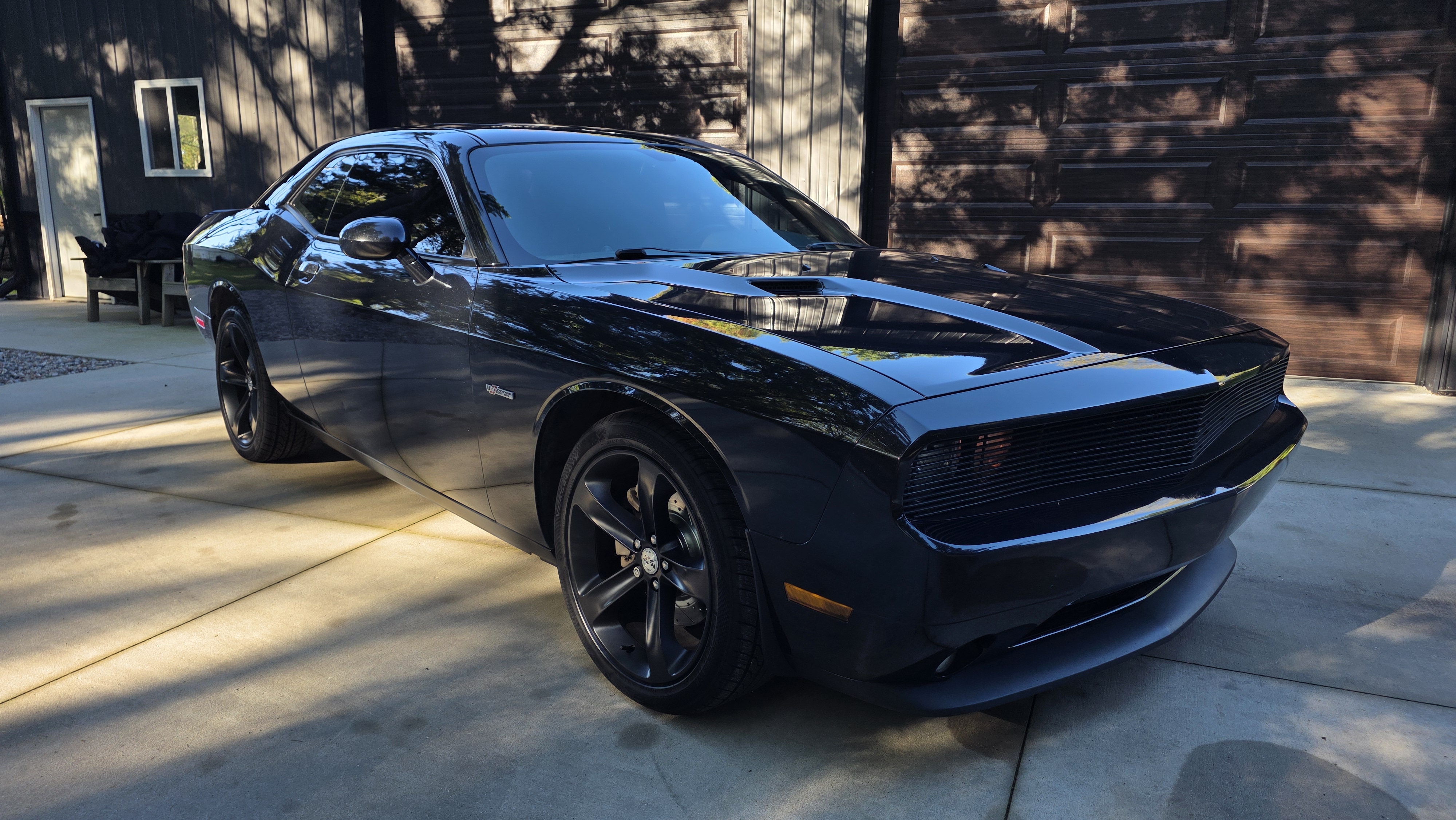Used 2014 Dodge Challenger SXT RWD image 1