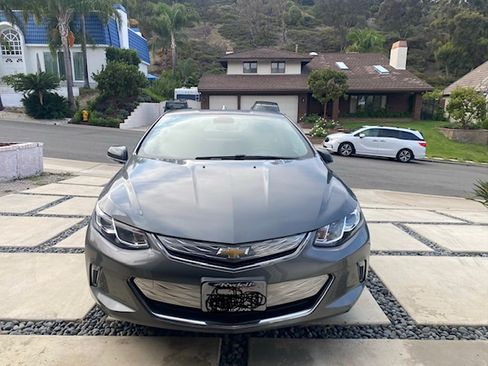 Used 2017 Chevrolet Volt LT FWD image 4