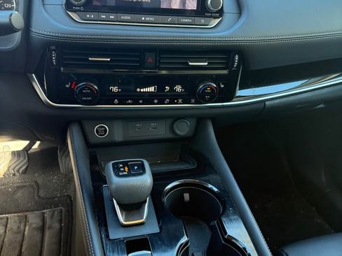 Used 2023 Nissan Rogue SL image 13