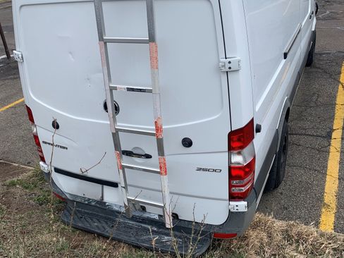 Used 2018 Mercedes-Benz Sprinter 2500 image 12