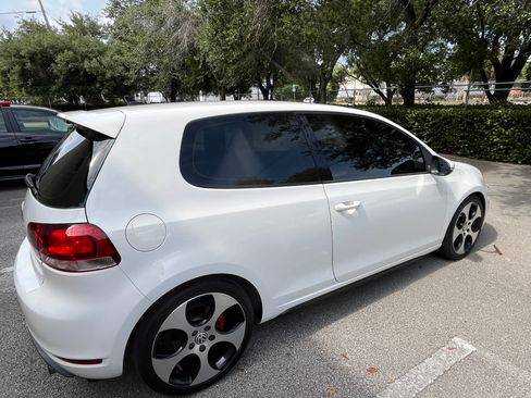 Used 2011 Volkswagen Golf 2-Door FWD image 4
