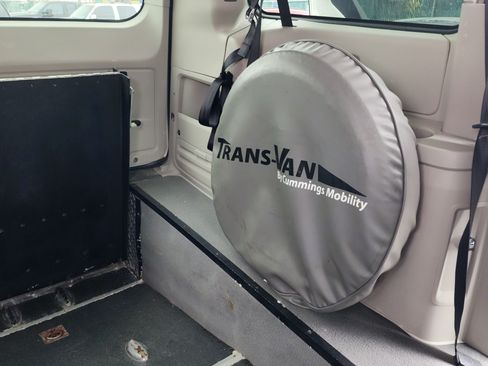 Used 2011 Dodge Grand Caravan Express FWD image 11