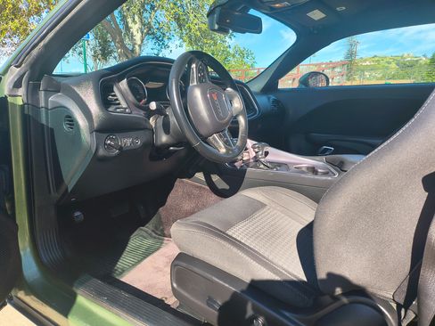 Used 2018 Dodge Challenger SXT image 7