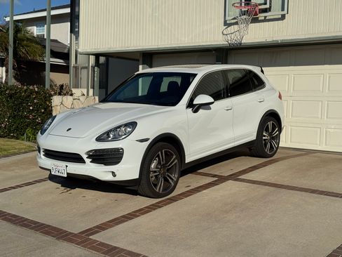 Used 2014 Porsche Cayenne S image 1