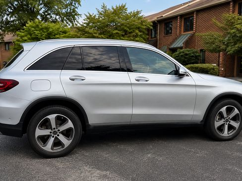 Used 2020 Mercedes-Benz GLC 300 4MATIC image 10