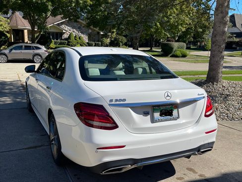 Used 2017 Mercedes-Benz E 300 4MATIC image 8