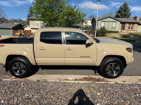 Used 2016 Toyota Tacoma TRD Sport w/ Towing Package AWD/4WD image 11