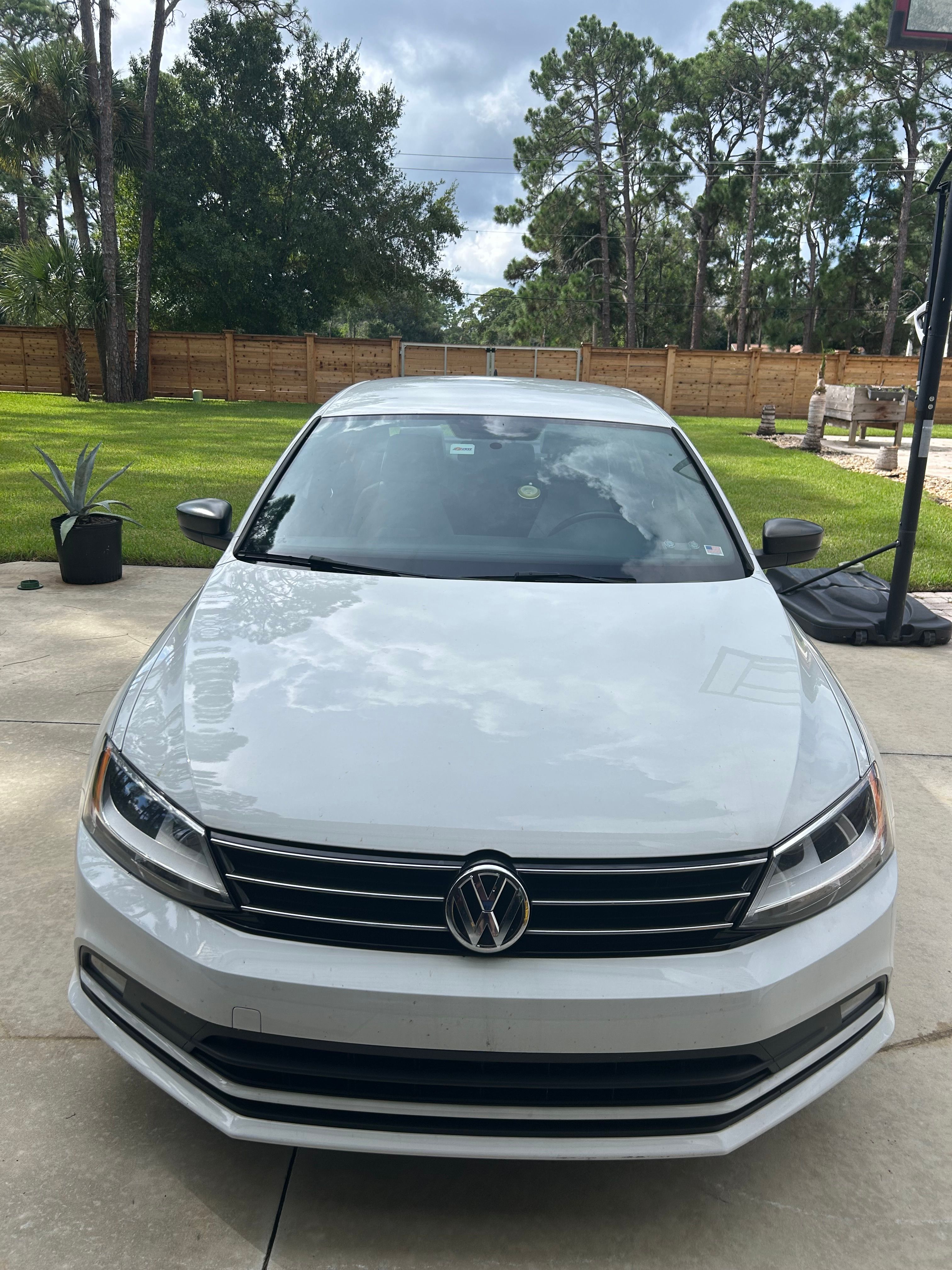 Used 2016 Volkswagen Jetta Sport FWD image 2