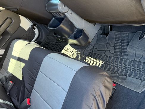 Used 2007 Jeep Wrangler Unlimited Rubicon w/ PWR Convenience Group image 9