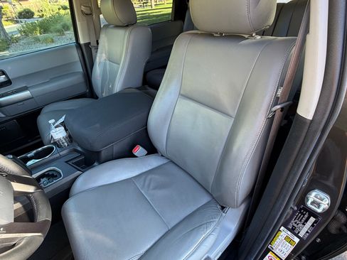 Used 2019 Toyota Sequoia Limited w/ Safety & Convenience Package AWD/4WD image 10
