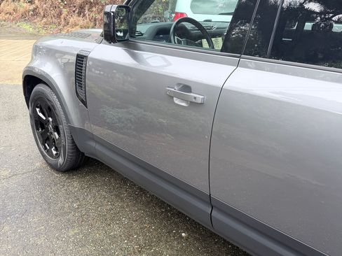 Used 2023 Land Rover Defender 110 S image 12