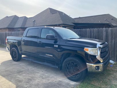 Used 2016 Toyota Tundra SR5 w/ SR5 Upgrade Package