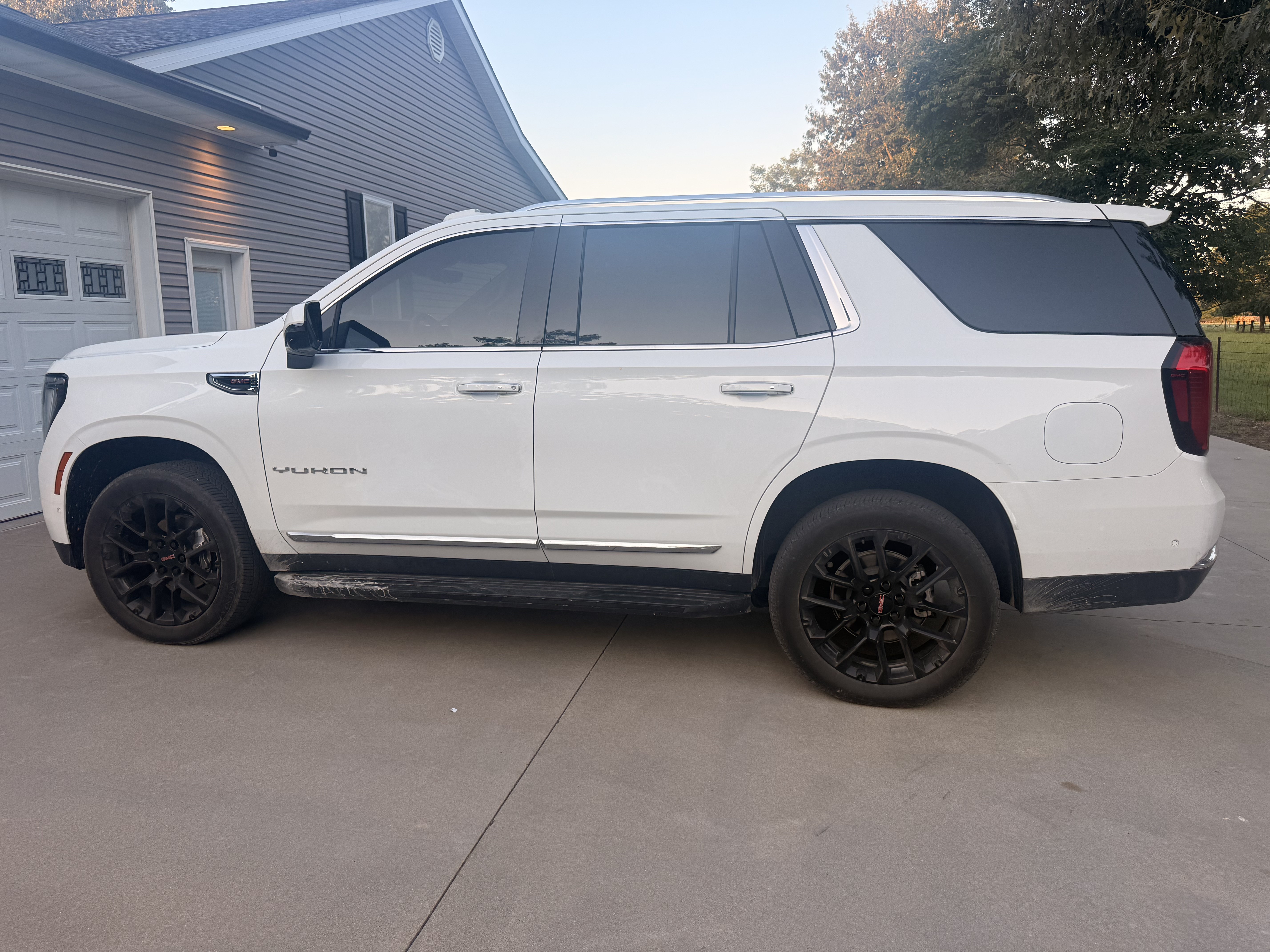 Used 2026 GMC Yukon Elevation w/ Elevation Premium Package AWD/4WD image 1
