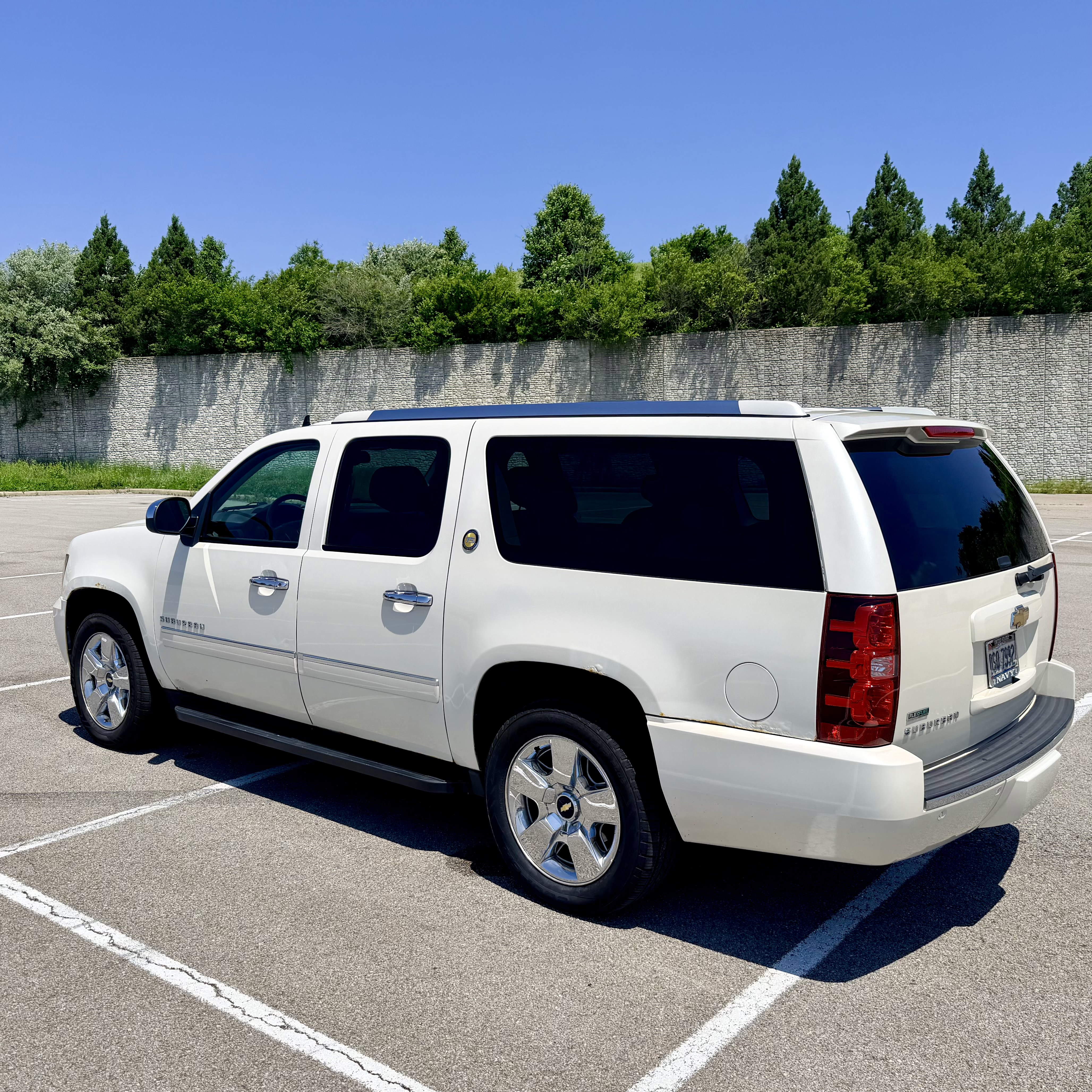 Used 2010 Chevrolet Suburban LTZ AWD/4WD image 5