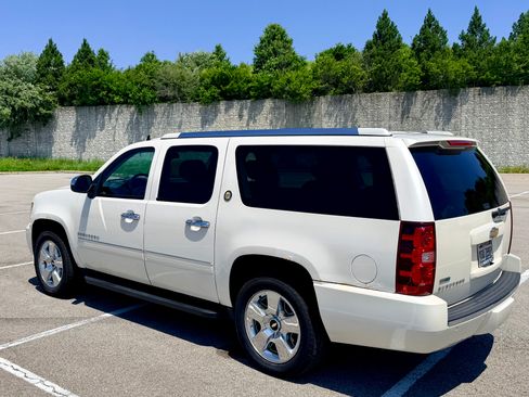 Used 2010 Chevrolet Suburban LTZ AWD/4WD image 5