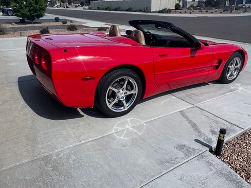 Used 2001 Chevrolet Corvette Convertible w/ Preferred Equipment Group2 RWD image 2