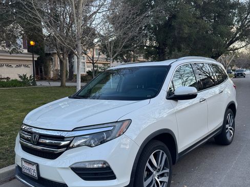 Used 2018 Honda Pilot Touring image 2