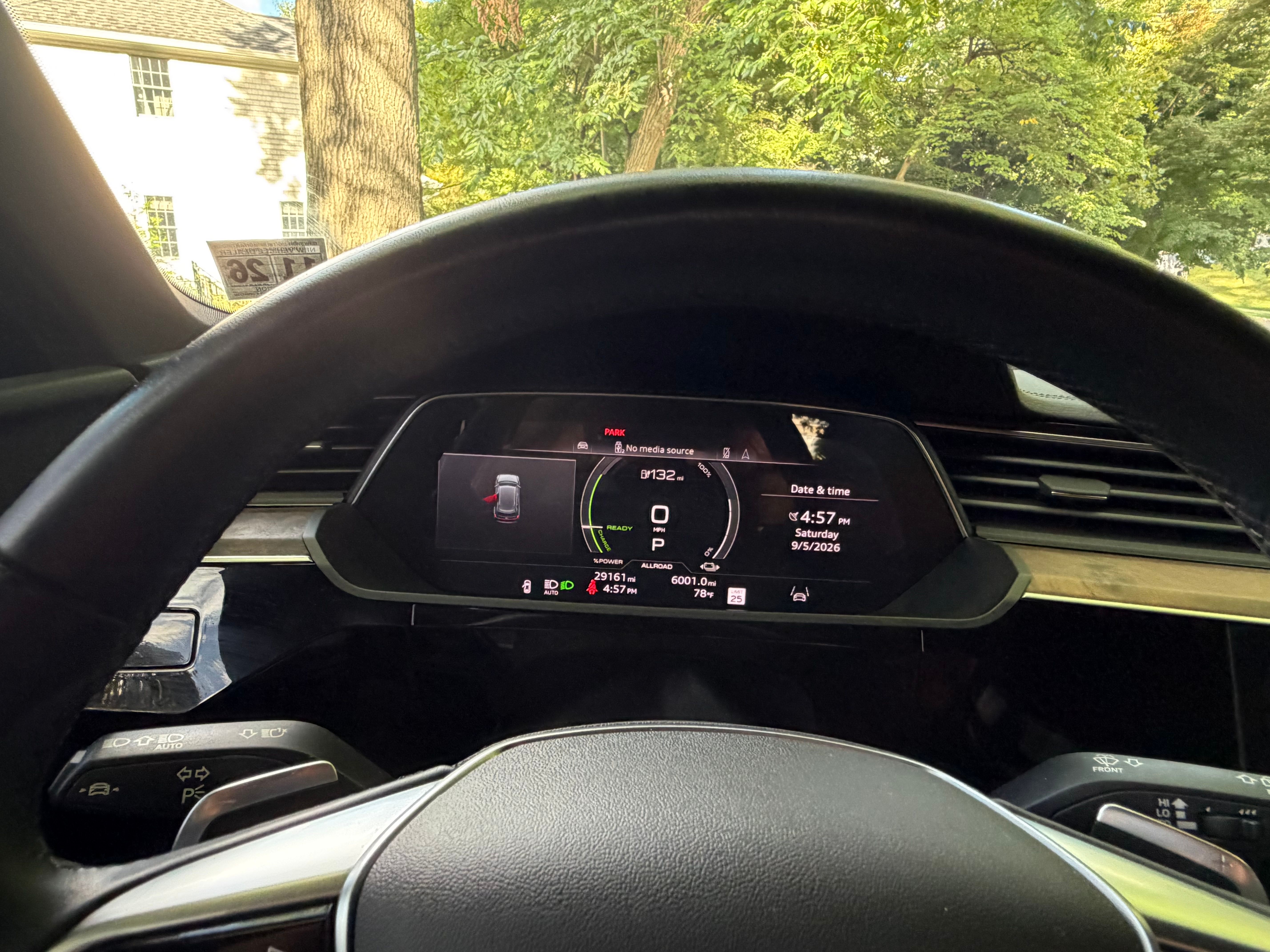 Used 2022 Audi e-tron Premium Plus w/ Premium Plus Package AWD/4WD image 13
