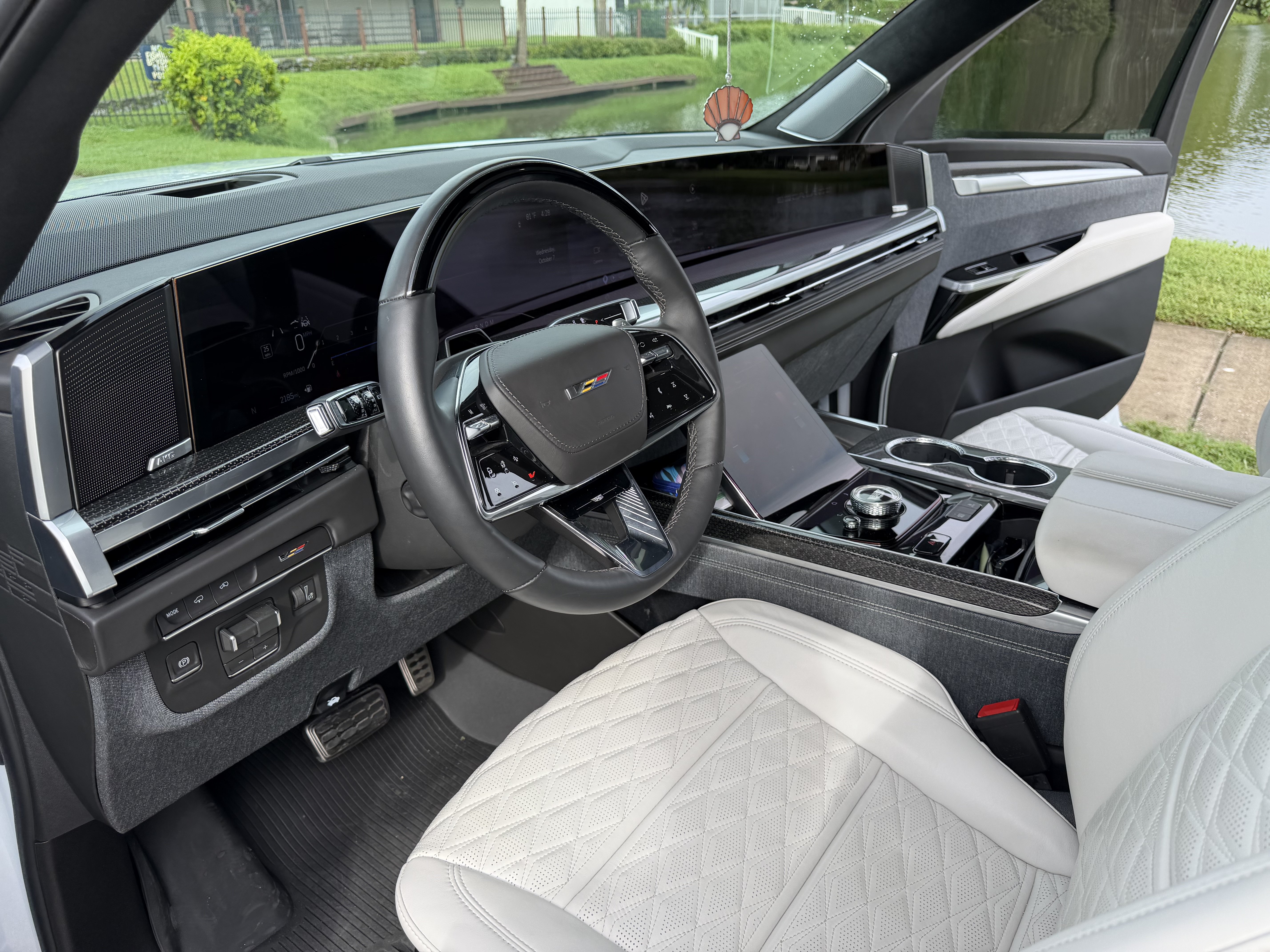 Used 2026 Cadillac Escalade ESV V w/ LPO, ONYX Package AWD/4WD image 9