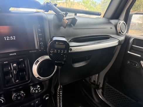 Used 2015 Jeep Wrangler Unlimited Rubicon AWD/4WD image 18