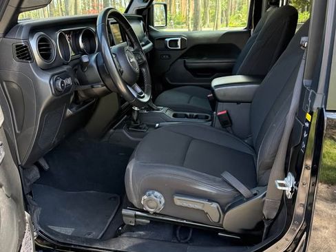 Used 2022 Jeep Wrangler Sport image 8