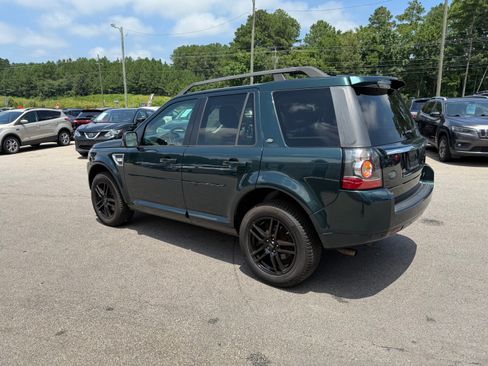 Used 2015 Land Rover LR2 HSE image 4