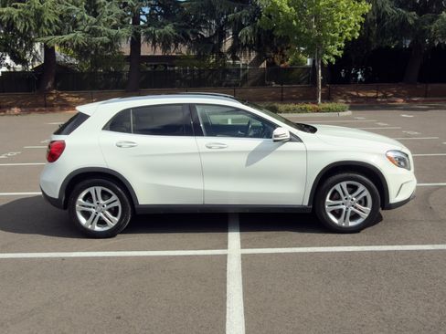 Used 2016 Mercedes-Benz GLA 250 4MATIC image 2
