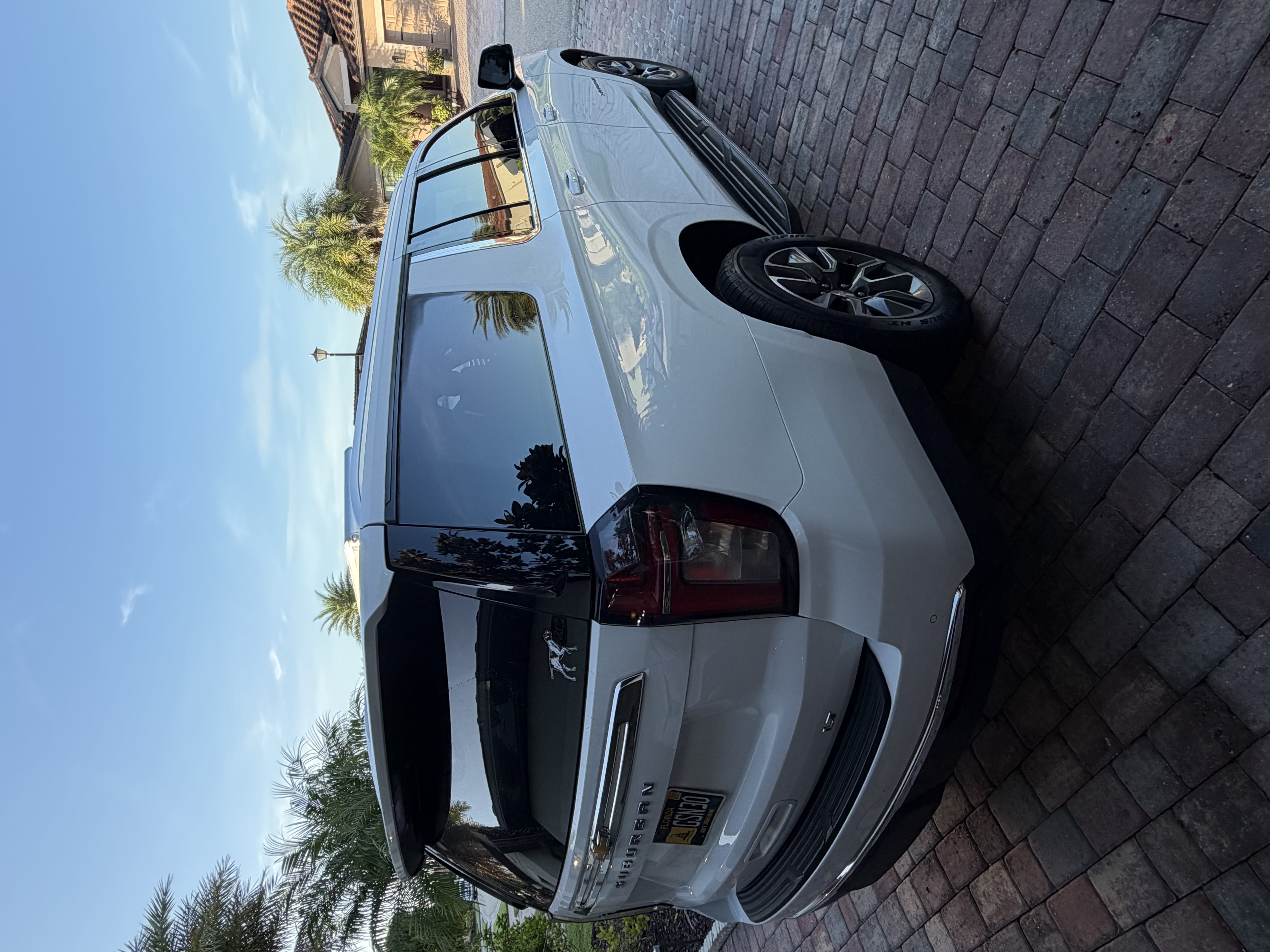 Used 2021 Chevrolet Suburban LT w/ LT Signature Package RWD image 5