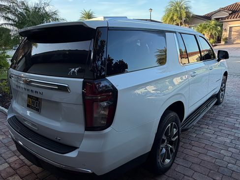 Used 2021 Chevrolet Suburban LT w/ LT Signature Package RWD image 6