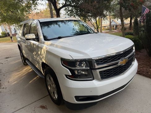 Used 2016 Chevrolet Suburban LT image 2
