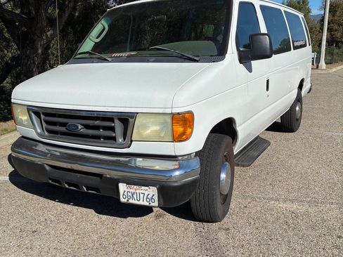 Used 2004 Ford E-350 and Econoline 350 XLT image 1