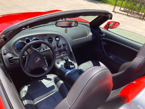 Used 2008 Pontiac Solstice GXP w/ Premium Package RWD image 17