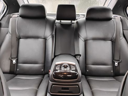 Used 2013 BMW 750Li image 1