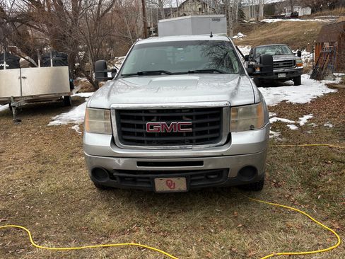 Used 2010 GMC Sierra 2500 SLE w/ Suspension Package, Off-Road image 17