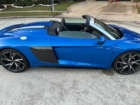 Used 2021 Audi R8 V10 w/ Premium Package image 22